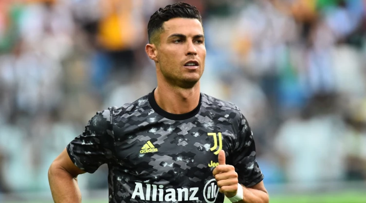 CR7 calienta antes de un juego con la Juventus
