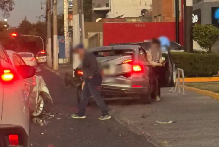 ¡Intenso choque en Zapopan! Accidente en avenida Margarita deja dos vehículos casi destruidos