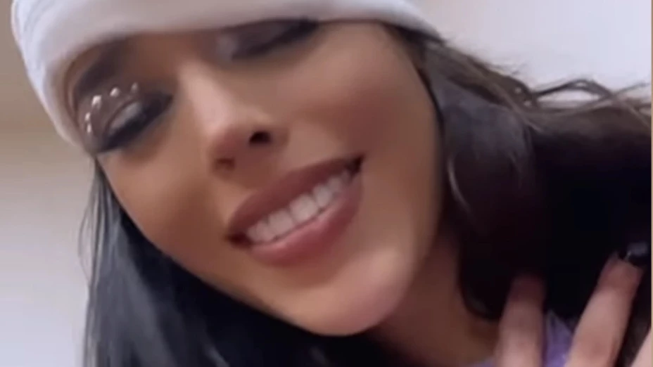 Danna Paola se accidenta en concierto