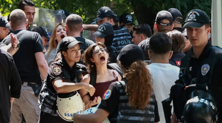 Arrestos en vísperas de la reunión de la OTAN