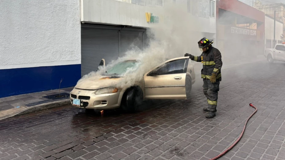 Incendio de auto en Celaya