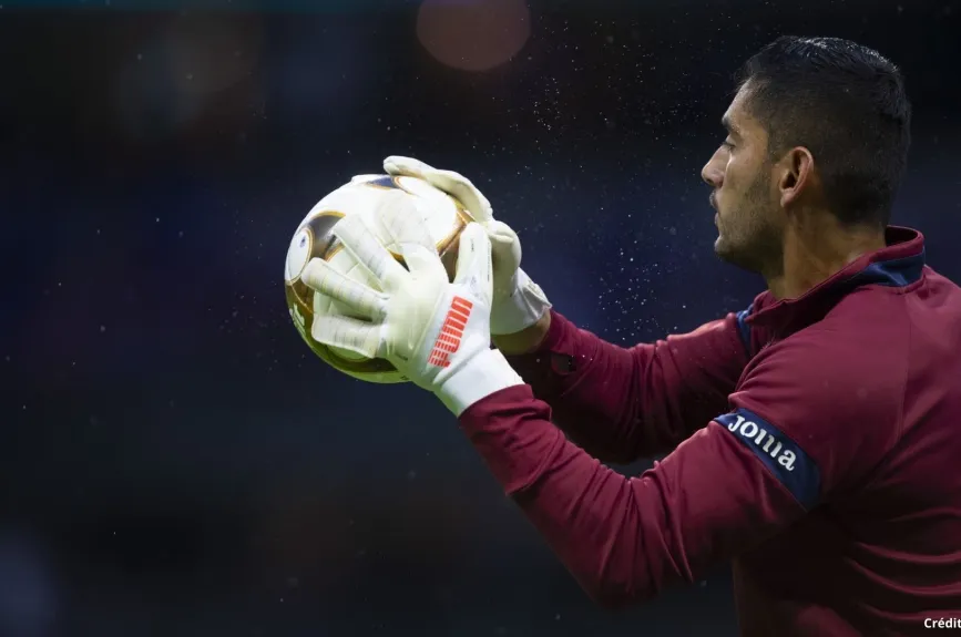 1 Jesús Corona campeón liga mx cruz azul 2021.jpg
