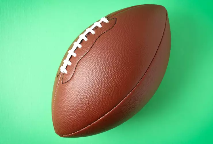 ¿Por qué en el Super Bowl no se usa un balón redondo? La ciencia tras la forma ovoide