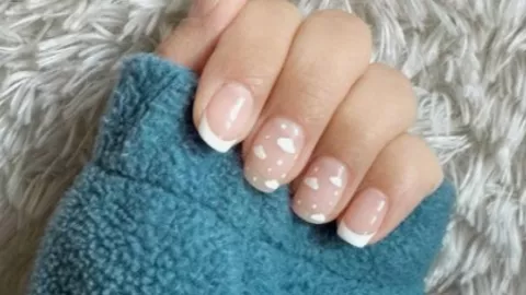 Uñas francesas con nubes