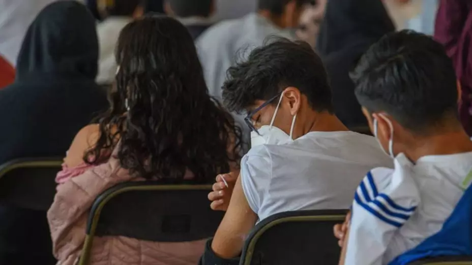 Anuncian segunda dosis para adolescentes de 15 años en Bacalar