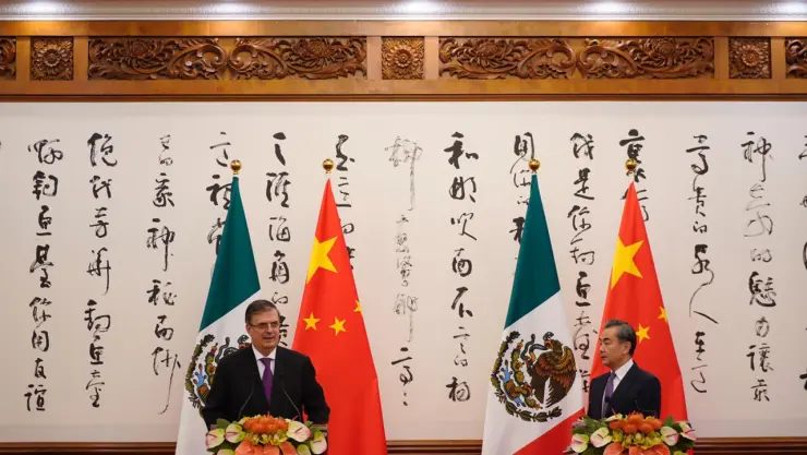 Ebrard visita China