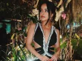 Becky G con vestido negro con blanco..jpg