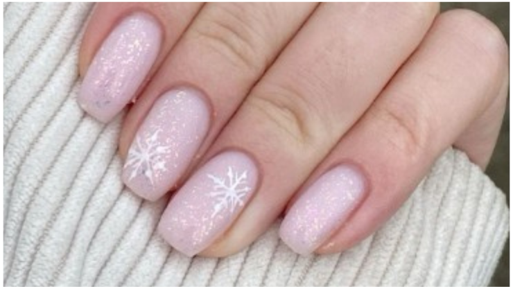 uñas cuadradas rosadas