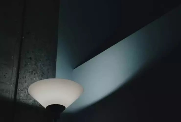 Video: cámara capta a niño dormido y a las 3 a.m. entidad lo jala del pie