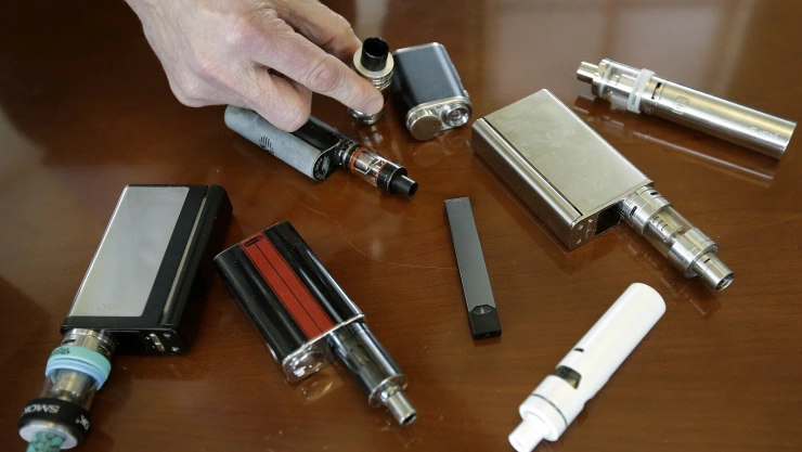 Los médicos señalan que las enfermedades se asemejan a las lesiones por inhalación, en que los pulmones aparentemente reaccionan a una sustancia corrosiva. Imagen: AP