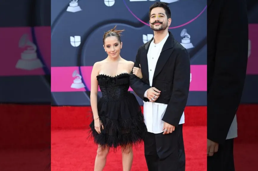 evaluna y camilo alfombra roja.jpg