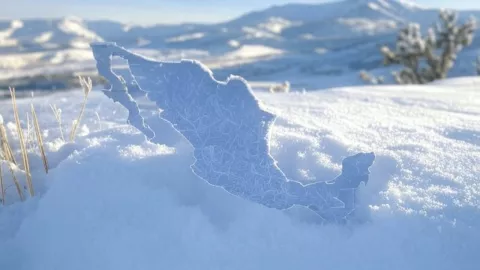 (Imagen generada con IA) El mapa de la República Mexicana congelado por la llegada del vórtice polar