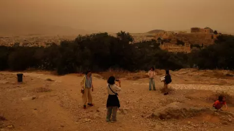Así se vive la tormenta de arena desde la Acrópolis