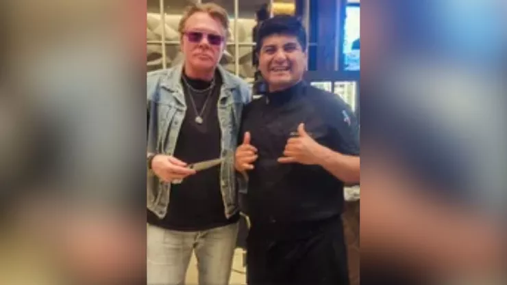 Chef es despedido por tomarse una foto con Axl Rose en Perú