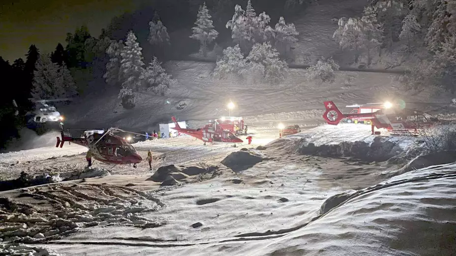 Equipo de socorro en una misión de rescate en los alpes suizos.