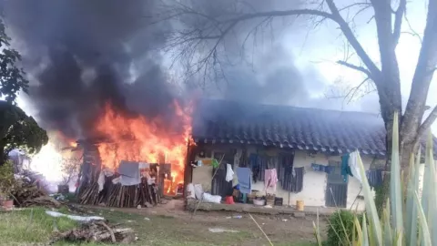 Incendio consume vivienda en Zacatlán, Puebla hoy 7 de noviembre de 2025