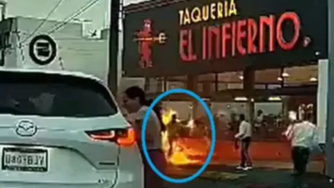 Queman a mariachis afuera de taquería el Infierno en Morelia