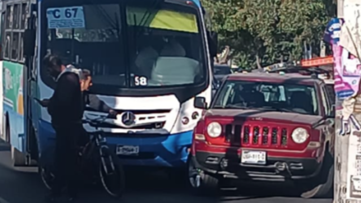 Choque de Qrobús y camioneta en Felipe Carrillo Puerto HOY 12 de noviembre 2024