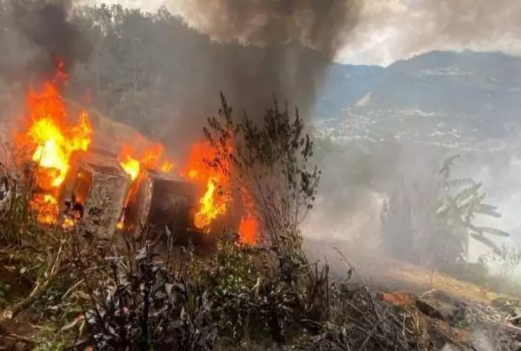 _Vuelca y explota pipa con chapopote en Chiapas, un muerto y un herido.png