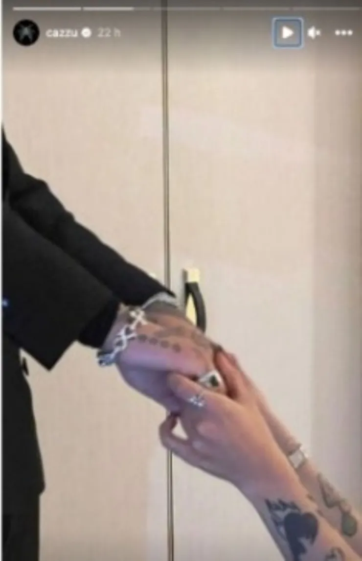 Christian Nodal repite su historia con Belinda al lado de Cazzu con este anillo.