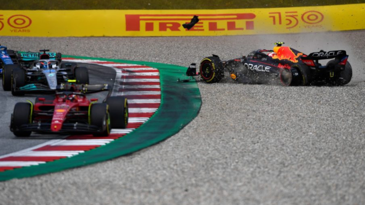 Checo Pérez después del toque con George Russell en el Gran Premio de Austria