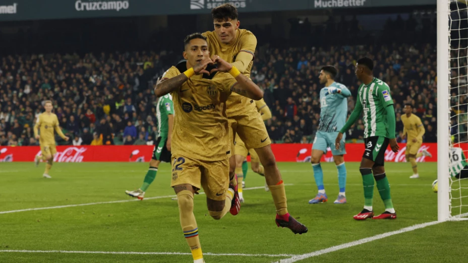 Gol de Raphinha y celebra con Pedri