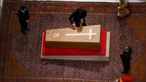 cierran ataúd papa Francisco