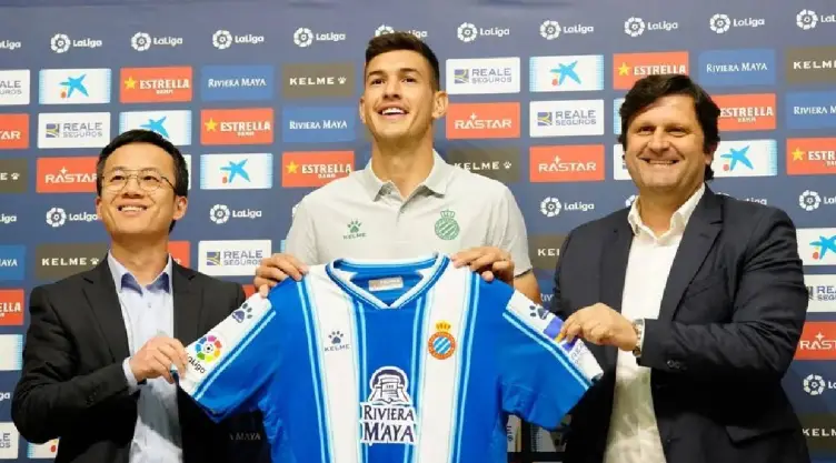 César Montes es presentado con el Espanyol