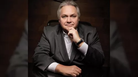 Carlos Bremer es reconocido en México por su destacada trayectoria en el ámbito empresarial y financiero.