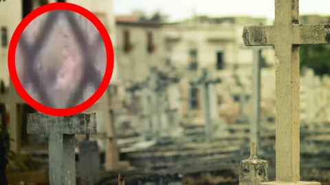 Pareja cachada en panteón