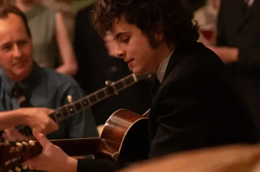 Chalamet, conocido por su dedicación y versatilidad, ha interpretado una variedad de personajes en su carrera, desde dramas románticos hasta películas de ciencia ficción.
Crédito: Searchlight Pictures