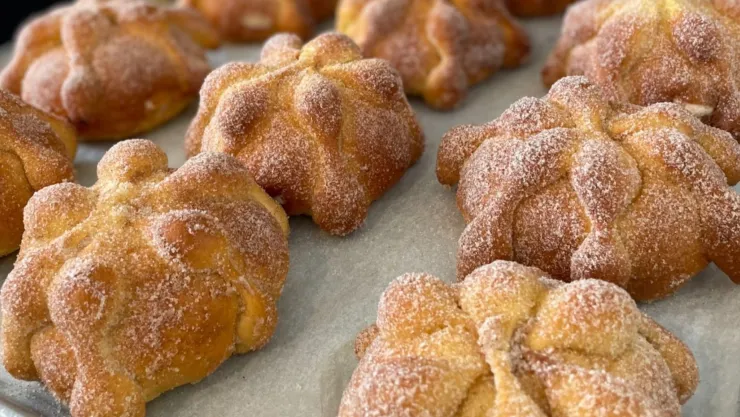 profundo significado del pan de muerto durante el Día de Muertos.jpg