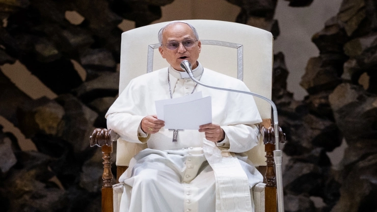 En su discurso, abogó por una comunicación pacífica y la defensa de la libertad de prensa.