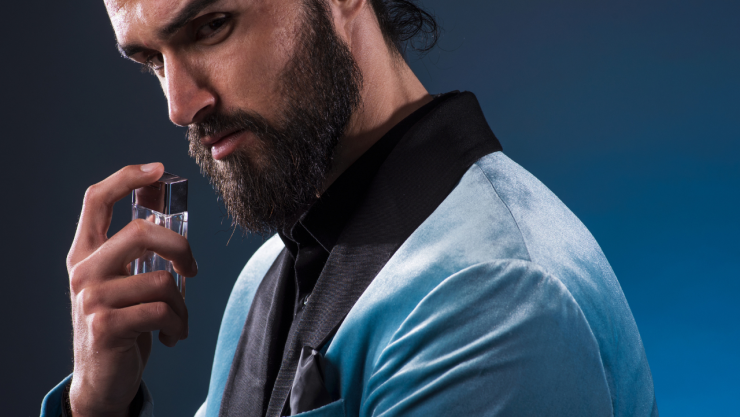 Los perfumes para hombre que sí huelen rico y fresco, según Oprah
