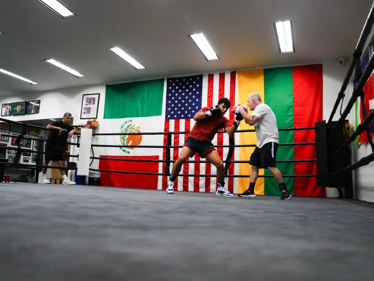 Jaime Munguía entrenamiento John Ryder