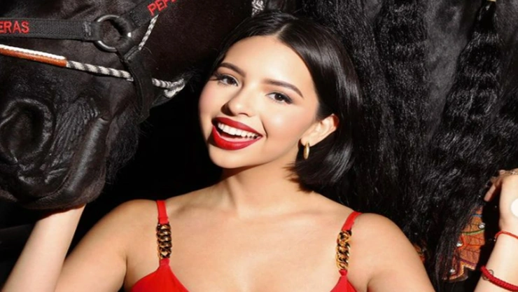 Crean piñata Angela Aguilar tras polémico noviazgo con Nodal