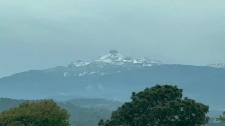 Registran caída de granizo en Cofre de Perote y localidad de Jalacingo