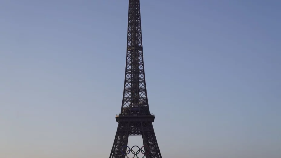 Así luce la Torre Eiffel con los Aros de los Juegos Olímpicos.jpeg