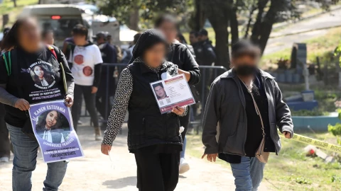 Buscadoras llegaron al panteón civil de Dolores en busca de sus seres queridos con fichas de búsqueda y fotografías