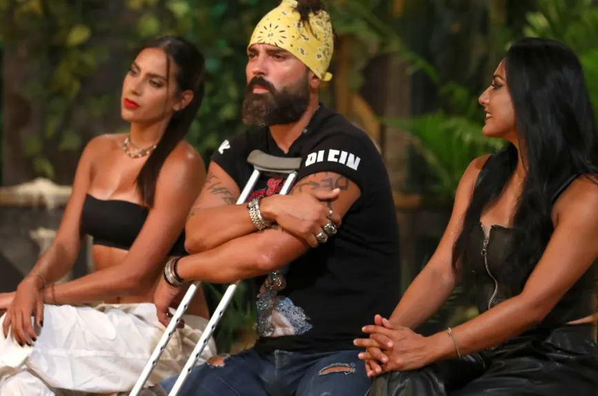 ‘Warrior’ tiene que intervenir y parar la discusión.