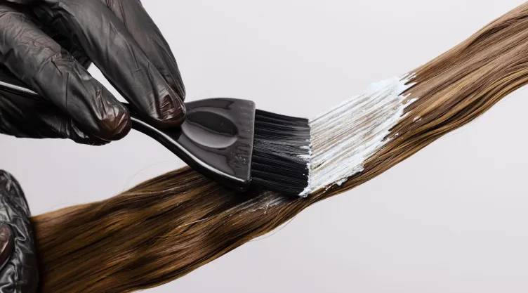 El tinte que cubre tus canas en minutos y es furor en las mujeres europeas