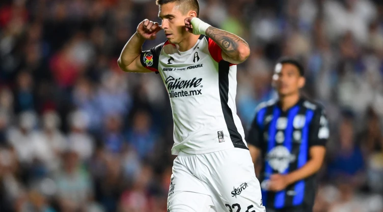 Uros Durdevic festeja gol con Atlas