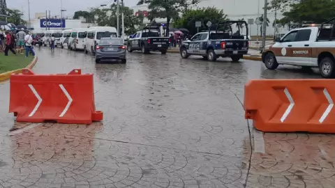 Realizan cierre vial en Cancún este domingo 18 de febrero.jpg