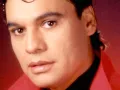 Una noche antes, dio su último concierto en ‘The Forum’ de Los Ángeles, el cual cerró con la frase “felicidades a todas las personas que están orgullosas de lo que son”.