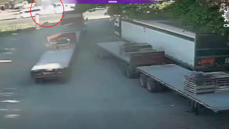 ¡Imágenes fuertes! Filtran el video exacto del choque de combi con trailer en Mazatán