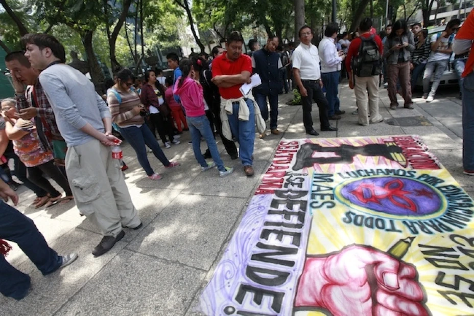 Estudiantes que no obtuvieron un lugar en universidades públicas marcharon para exigir el aumento a la matrícula