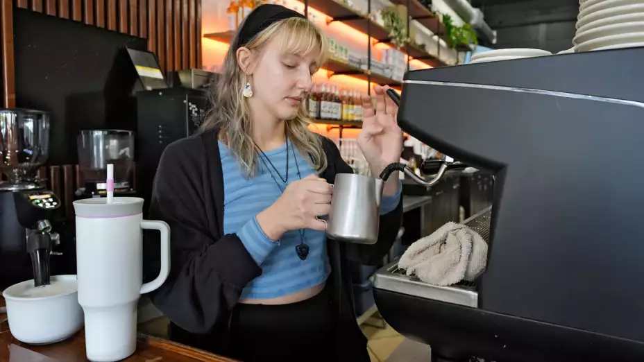 Empleada en Blind Tiger Cafe, en Tampa, Florida.