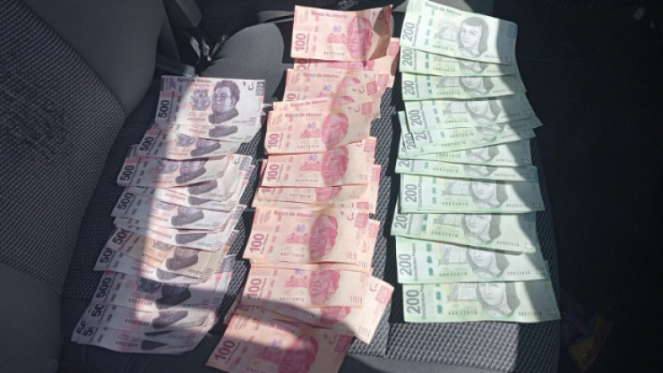 Sujeto detenido con billetes falsos, Querétaro, colonia Azucenas