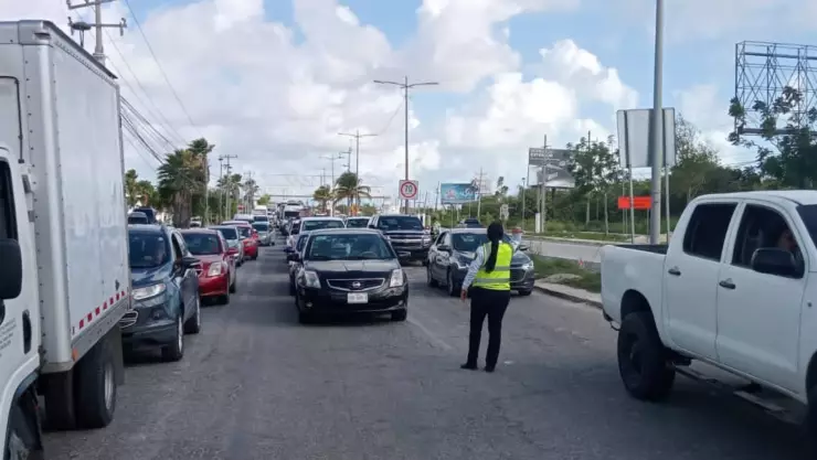 Tráfico por calles cerradas en Cancún HOY sábado 8 de marzo de 2025.jpg