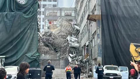 Desplome en San Antonio Abad: Hay personas atrapadas en edificio en demolición